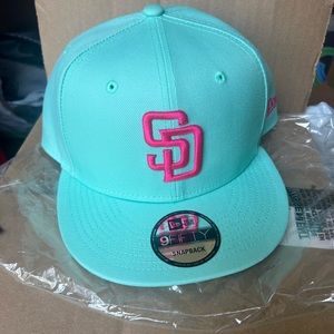 Men’s New Era City Connect Padres Snapback Hat